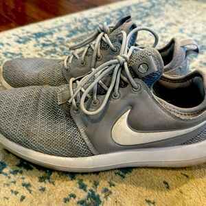 Nike Roche Two Sneakers Size 9